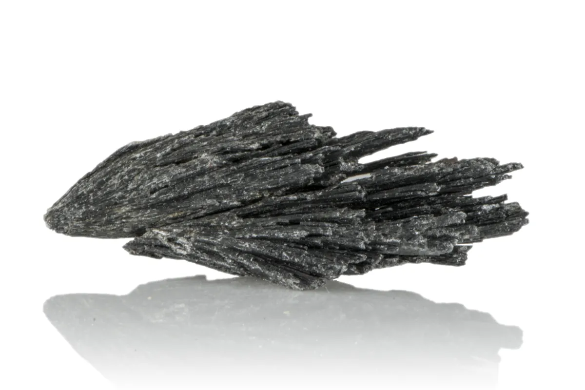 Schwarzer Kyanit