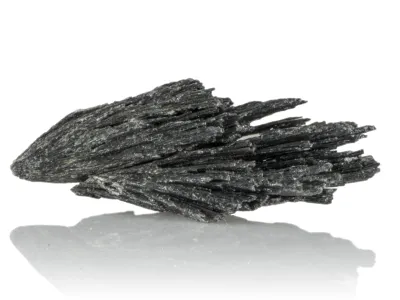 Schwarzer Kyanit