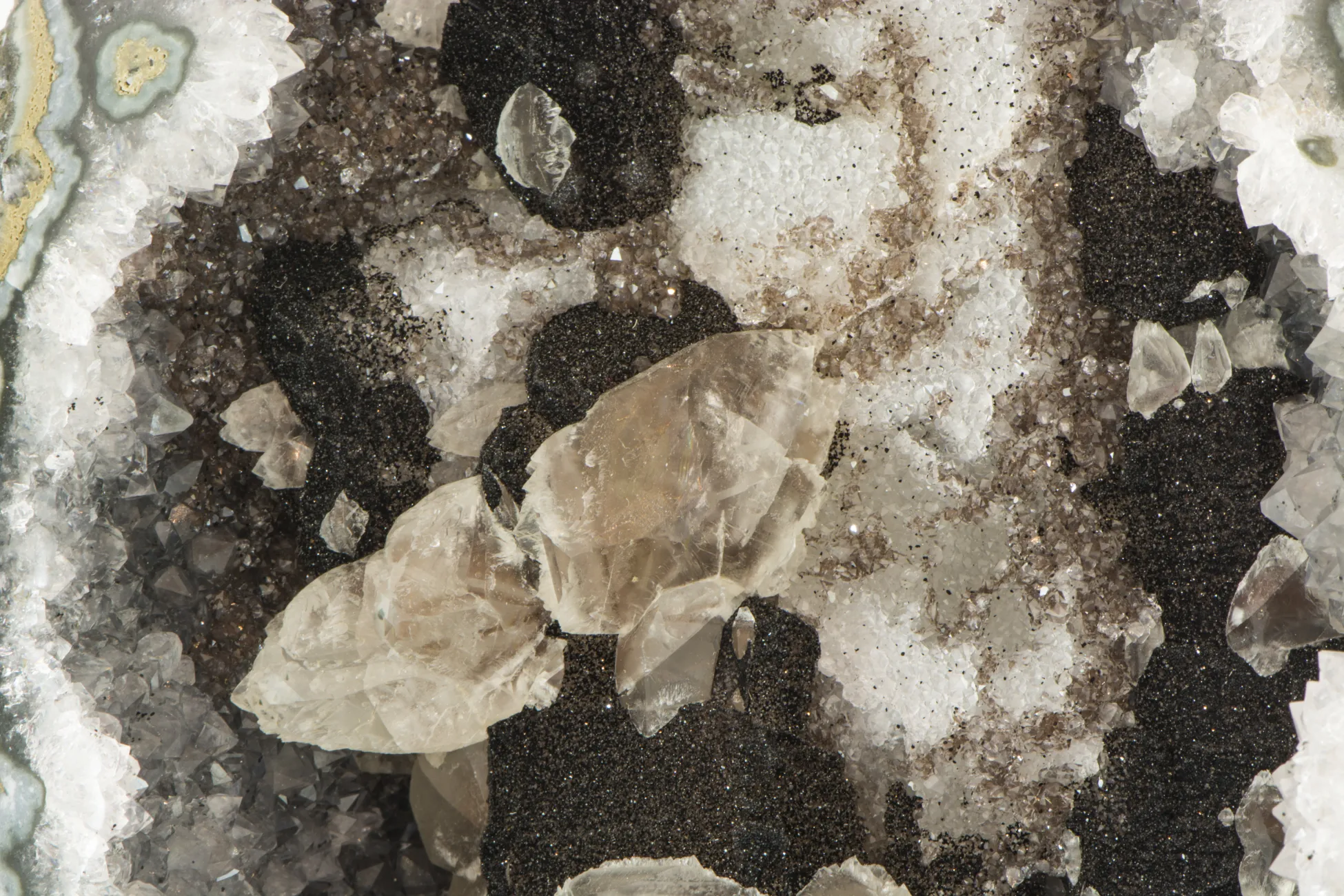 Amethyst und Calcit Druse