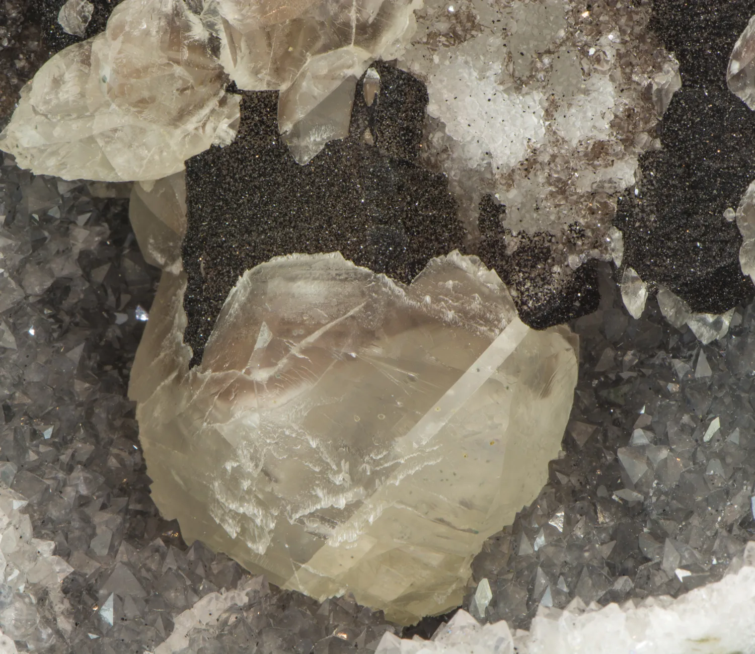 Amethyst und Calcit Druse