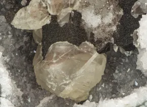 Amethyst und Calcit Druse