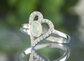 Ring mit Opal
