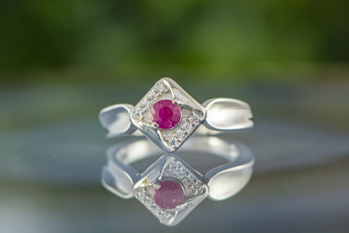 Ring mit Rubin