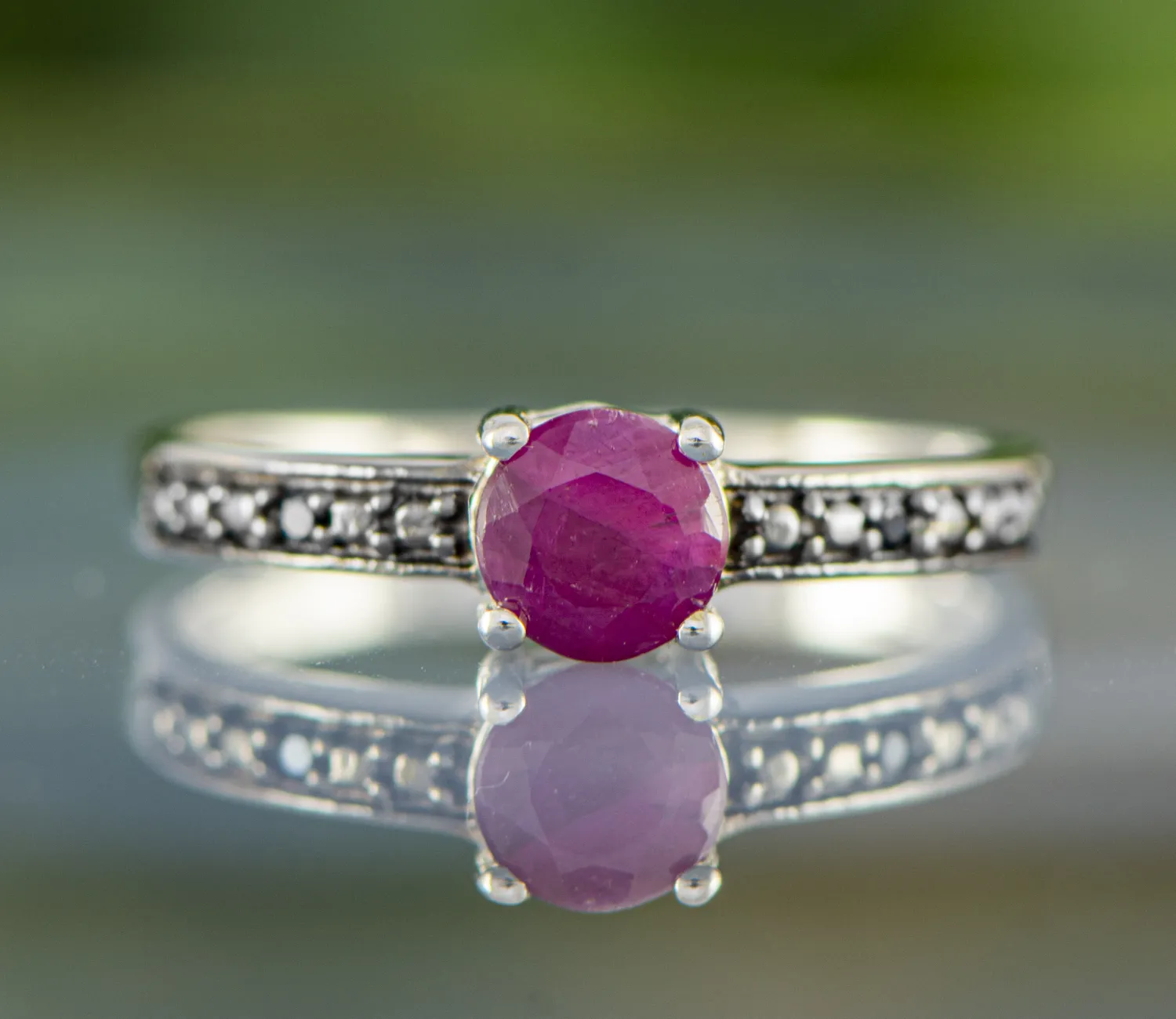 Ring mit Rubin