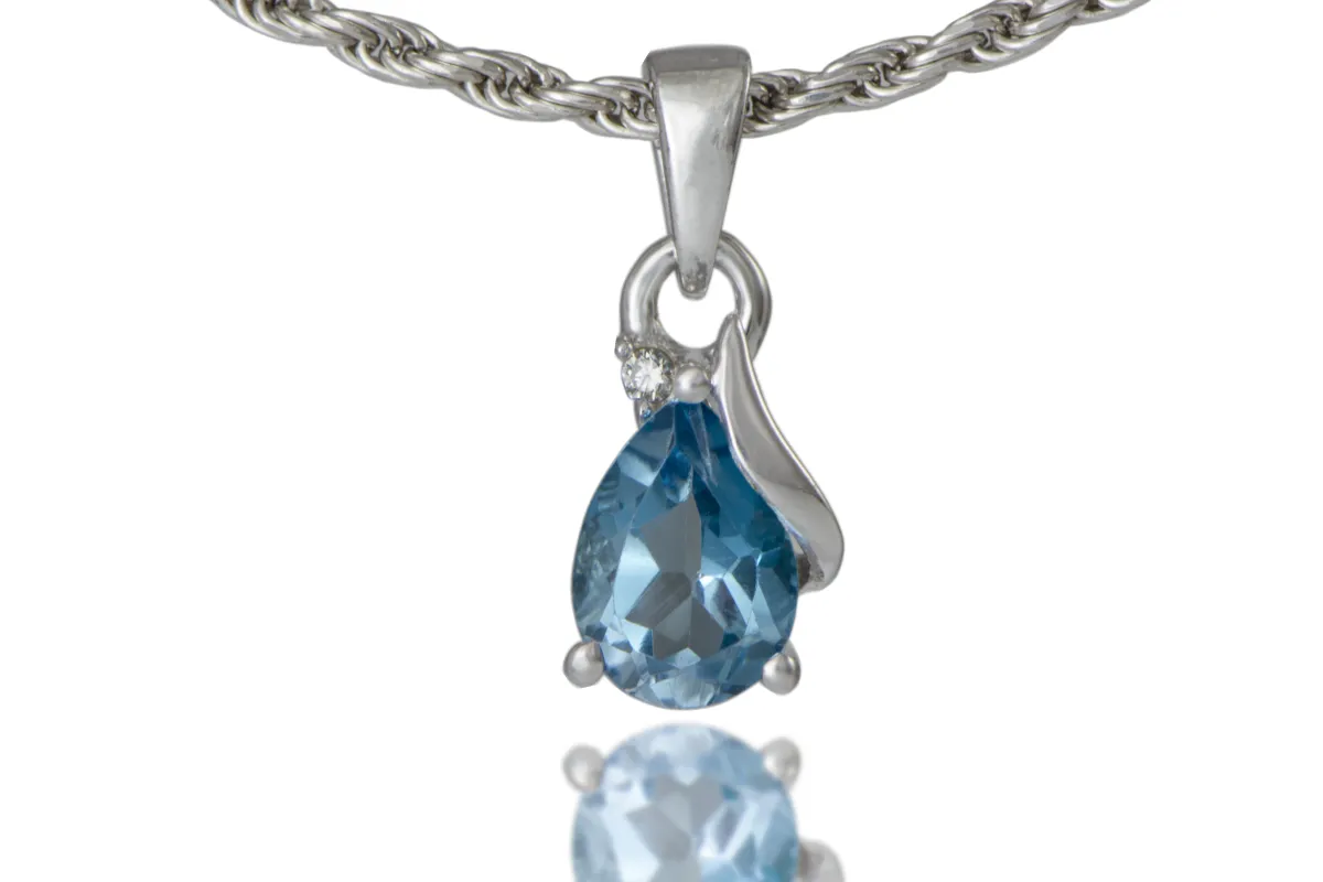 Silberanhänger mit Blauem Topas
