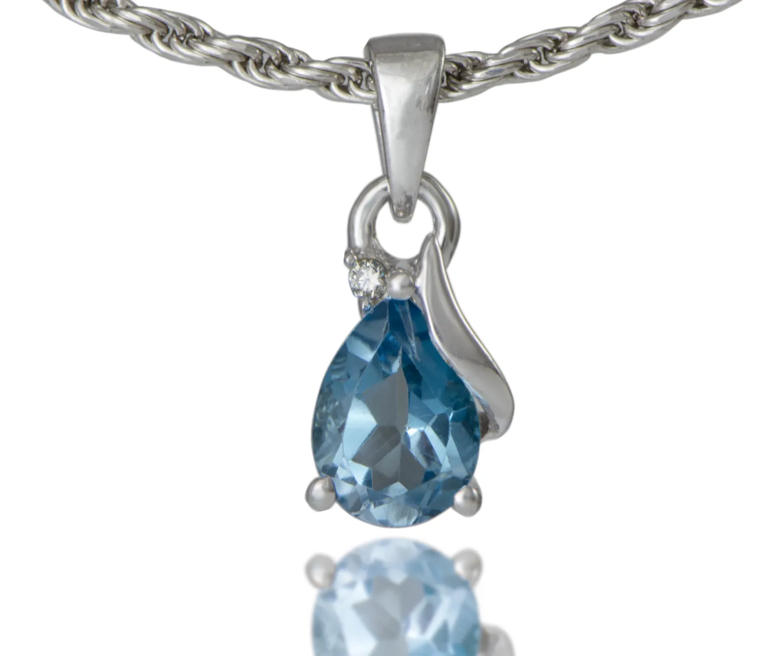 Silberanhänger mit Blauem Topas