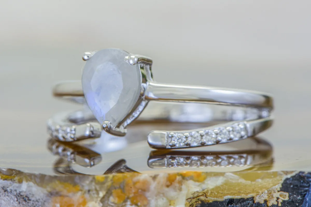 Ring mit Mondstein