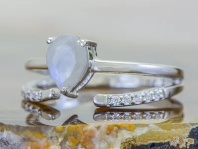 Ring mit Mondstein