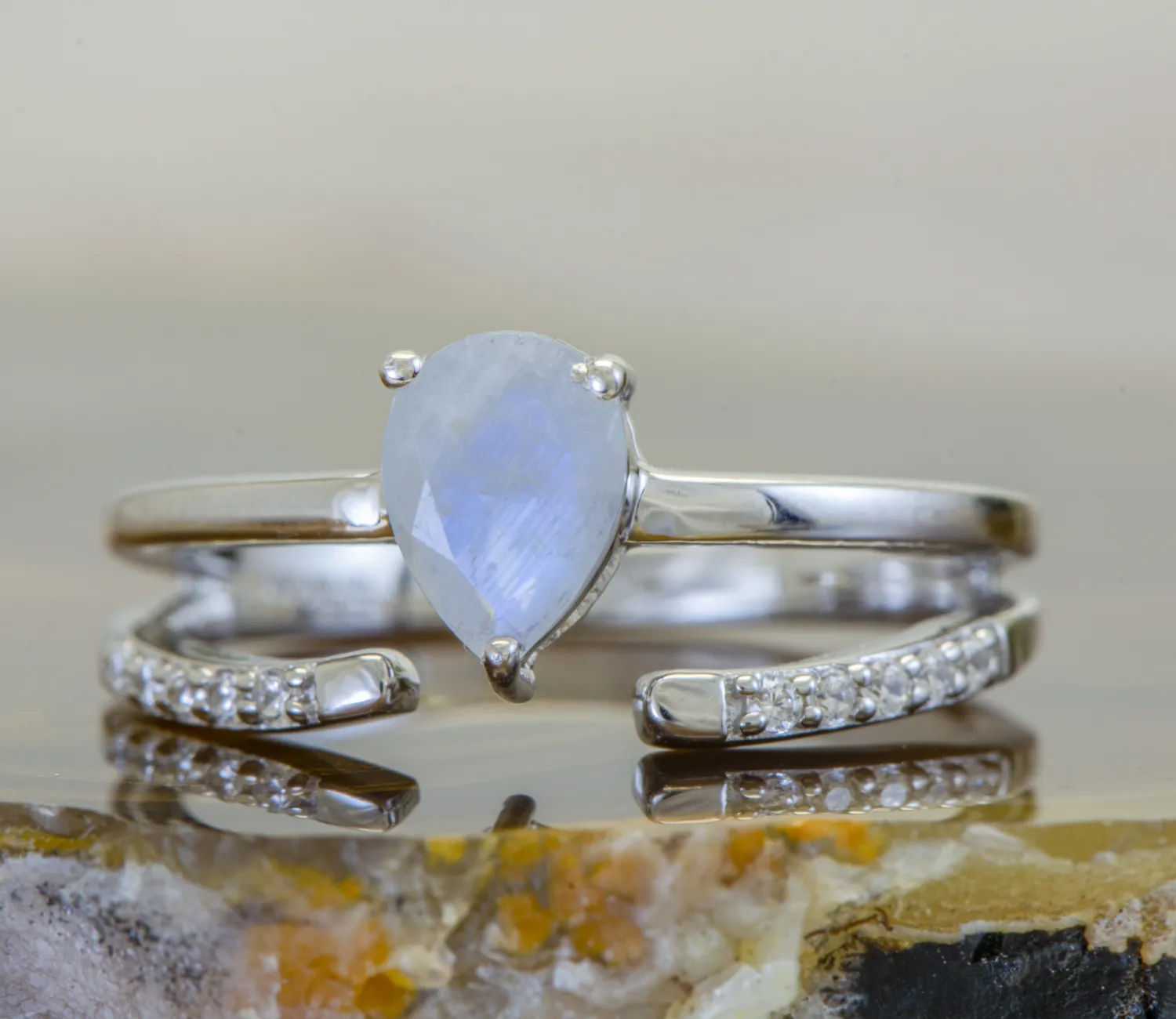Ring mit Mondstein