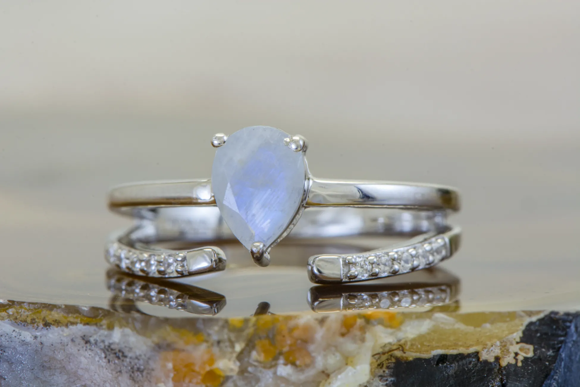 Ring mit Mondstein
