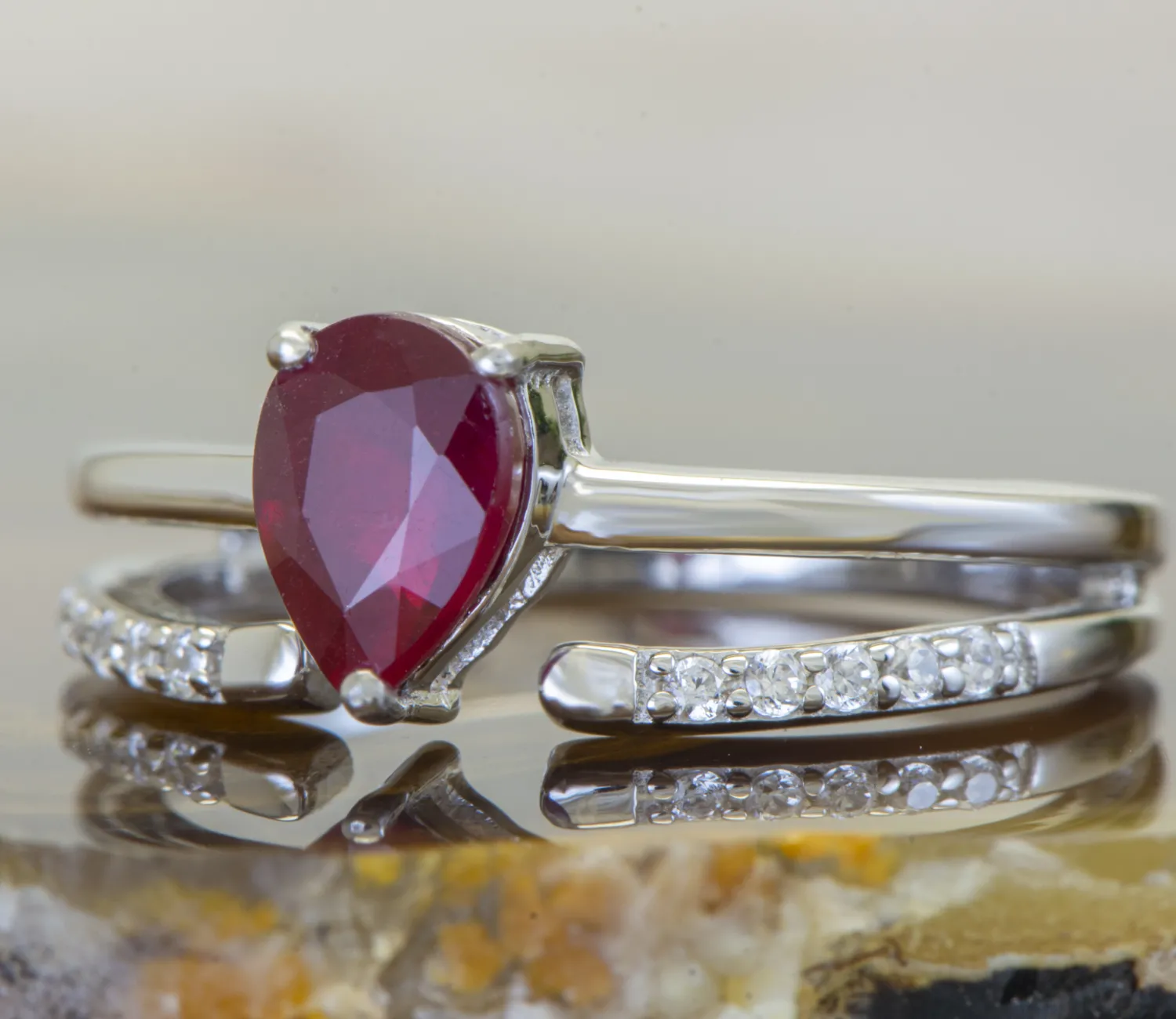 Silberring mit Rubin