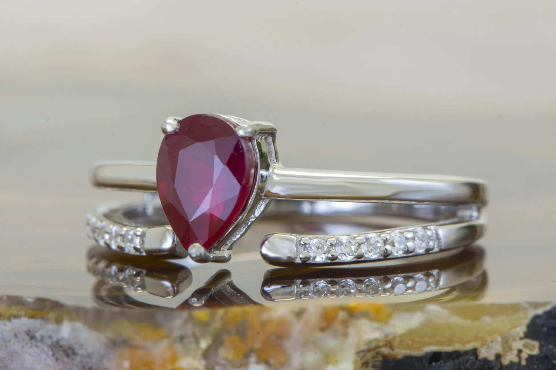 Silberring mit Rubin