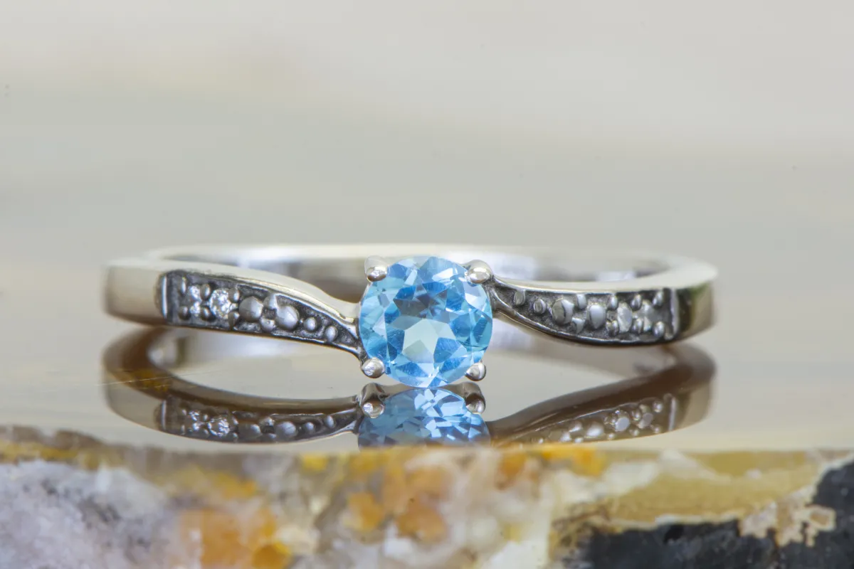 Silberring mit Blauem Topas