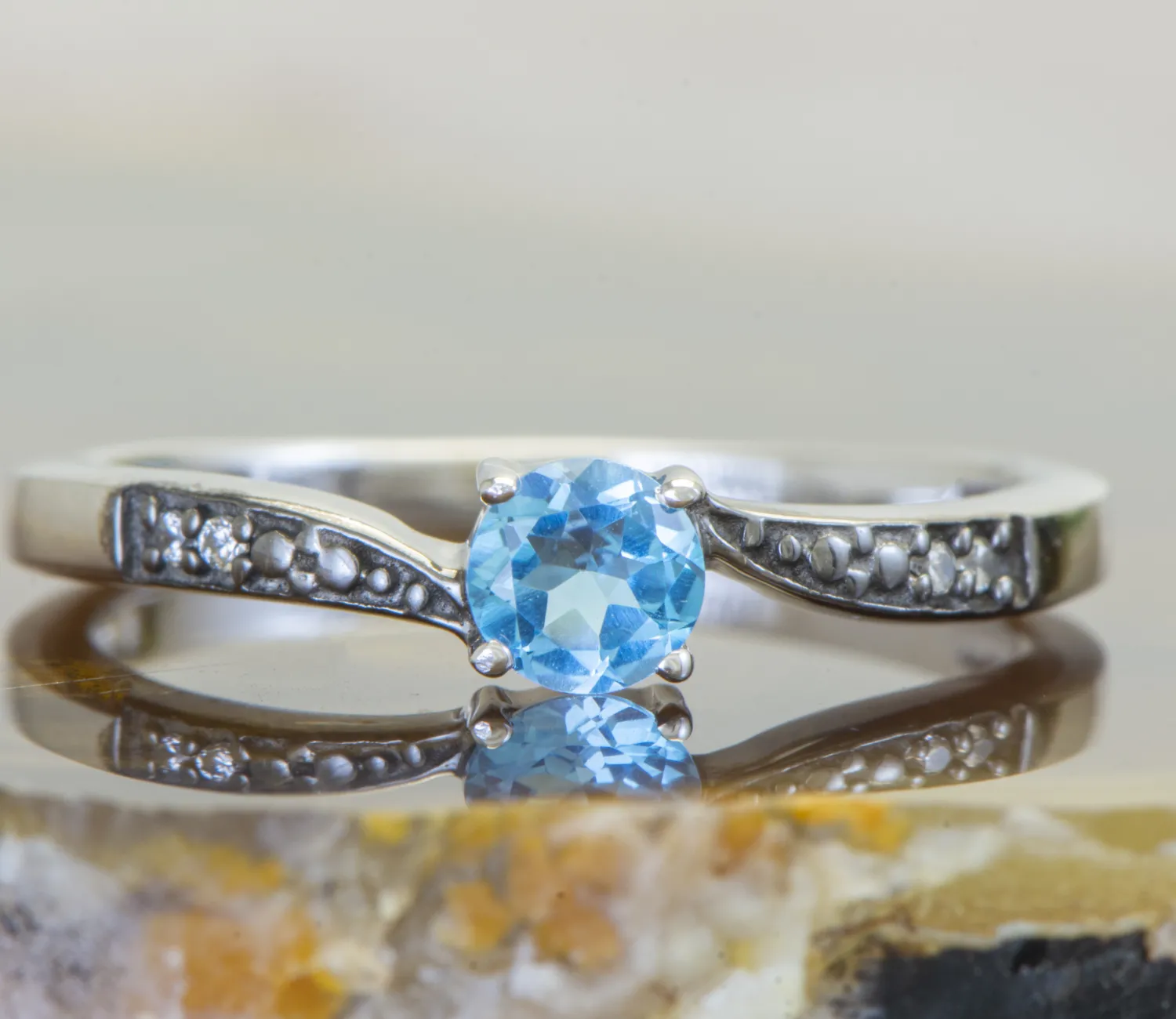 Silberring mit Blauem Topas