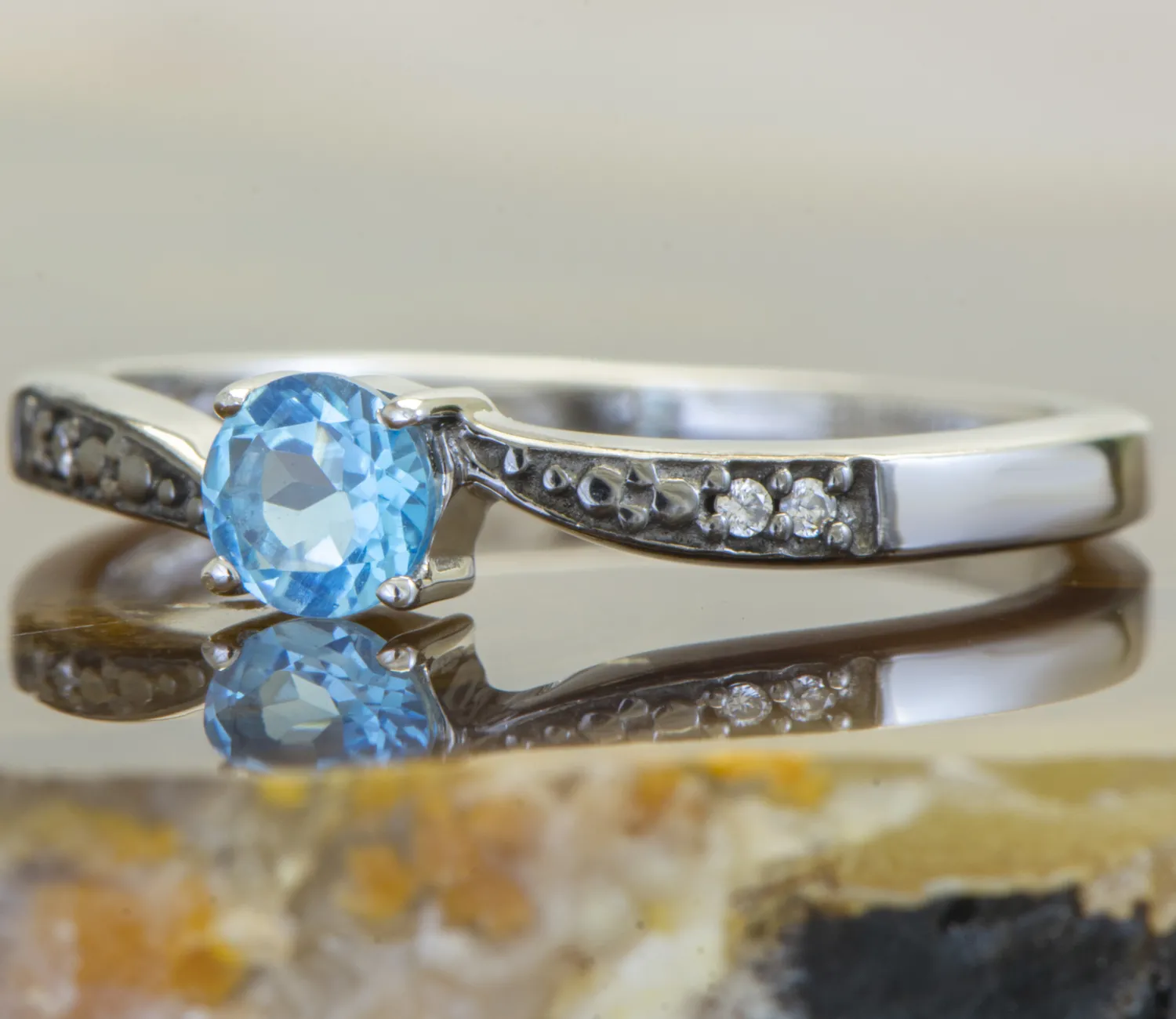 Silberring mit Blauem Topas