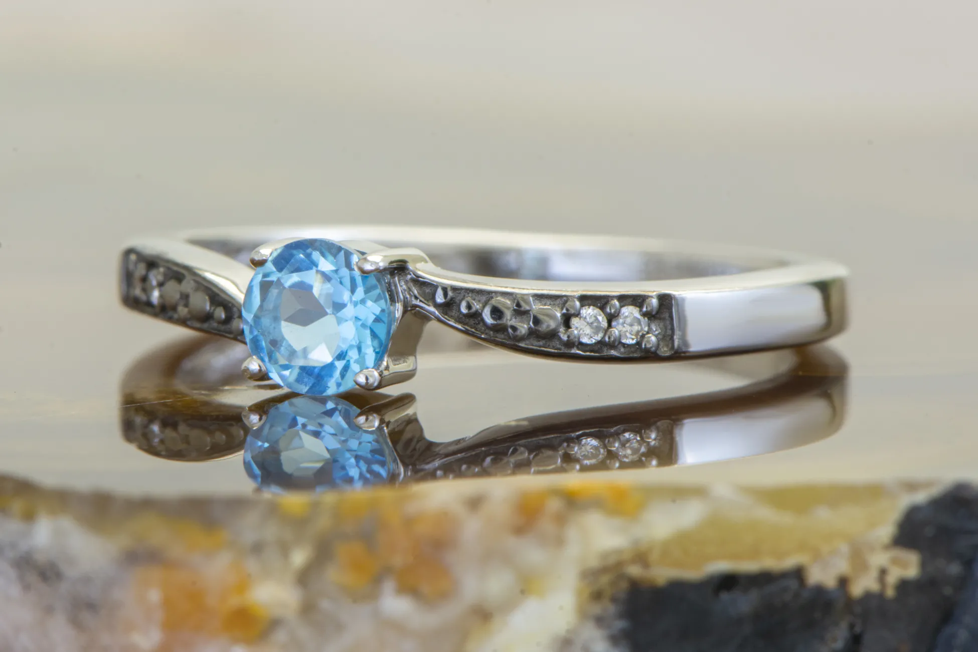 Silberring mit Blauem Topas