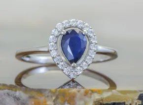 Ring mit Saphir