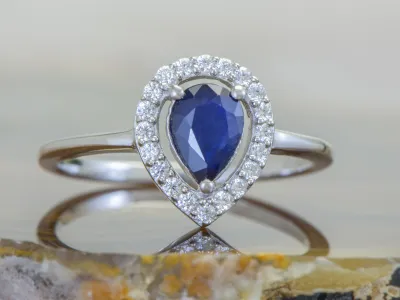 Ring mit Saphir