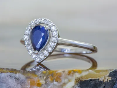 Ring mit Saphir