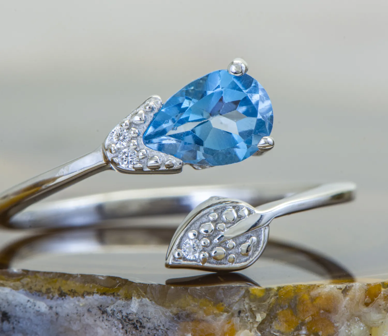 Ring mit Blauem Topas
