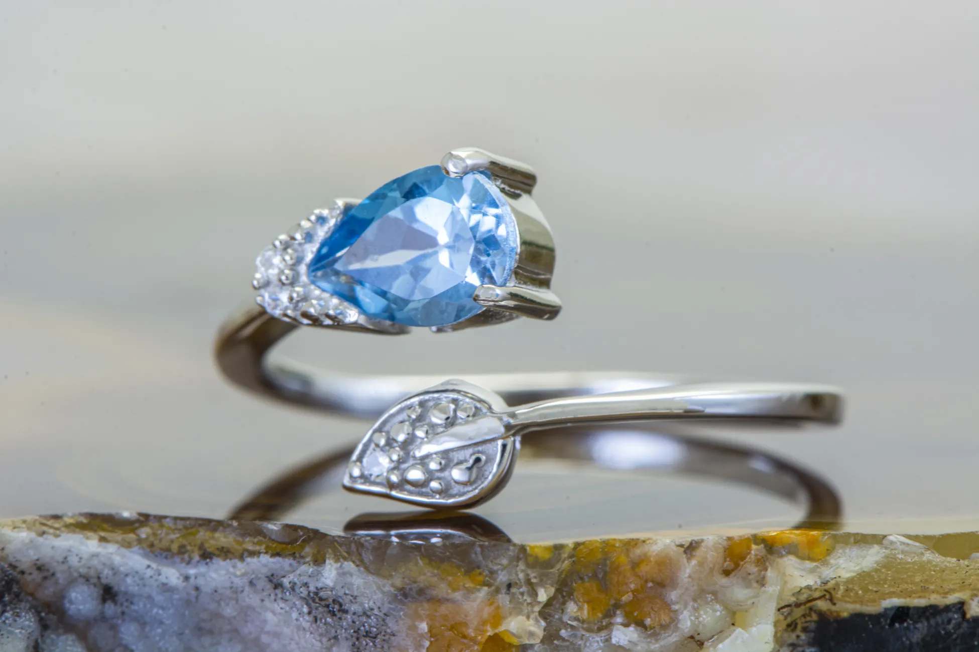 Ring mit Blauem Topas