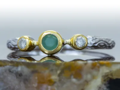 Ring mit Smaragd und Diamanten