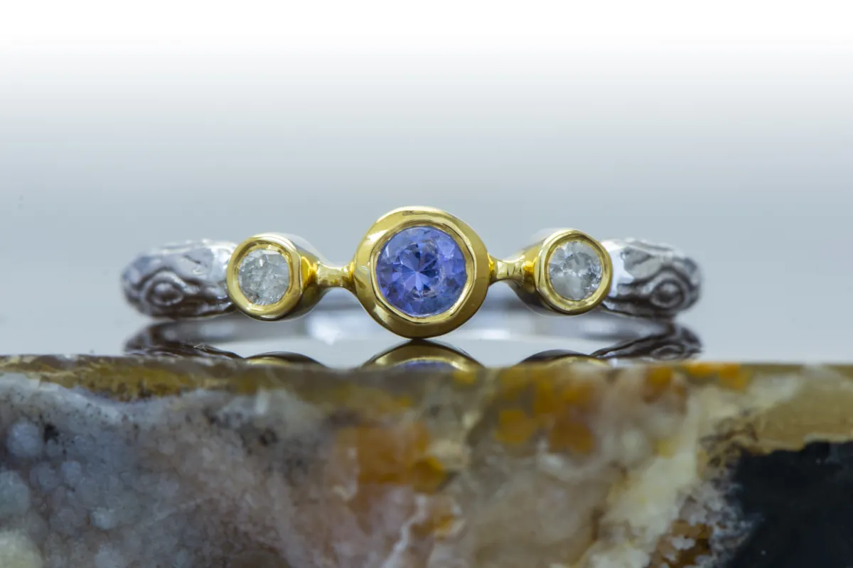 Ring mit Tansanit und Diamanten