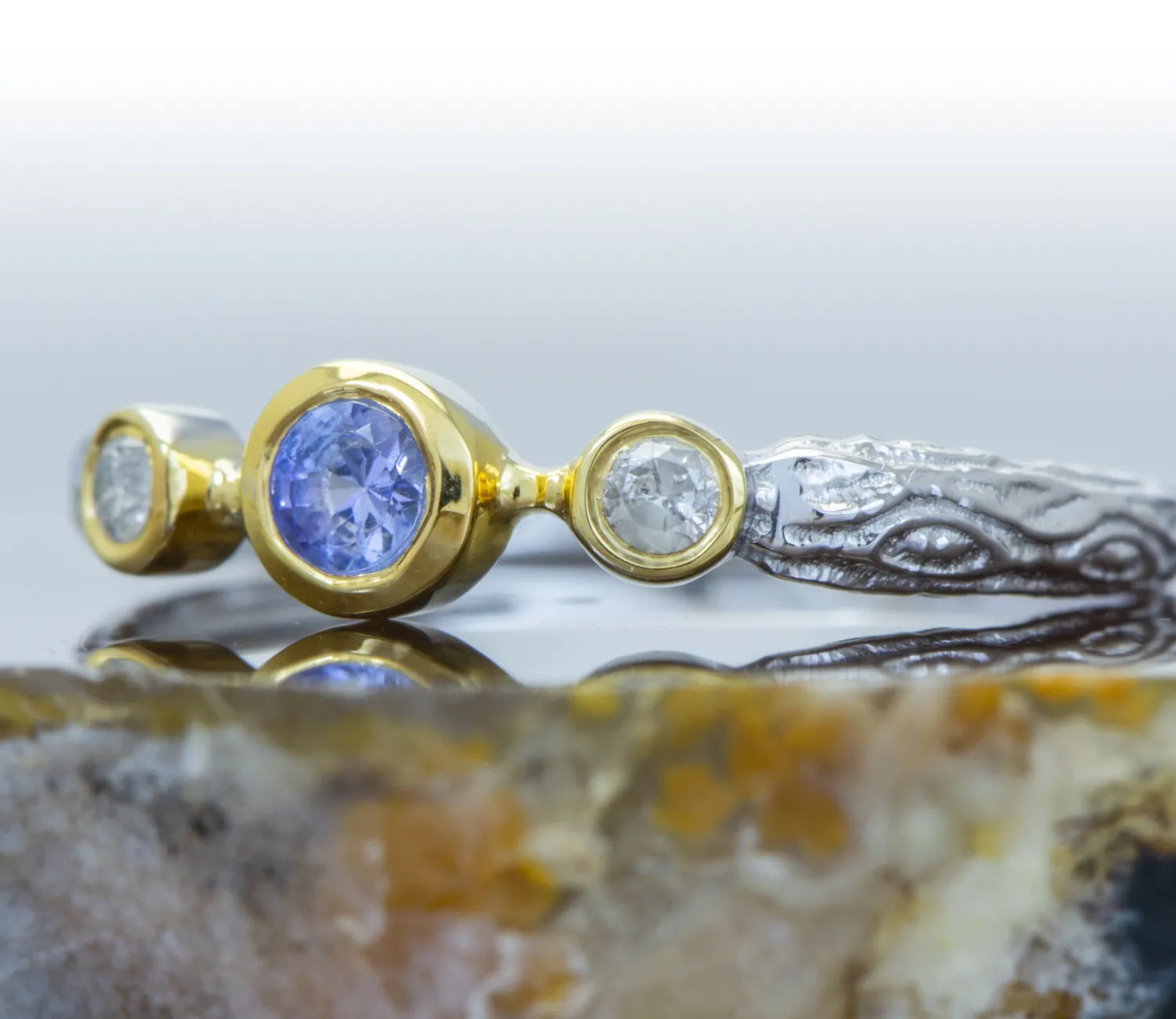 Ring mit Tansanit und Diamanten