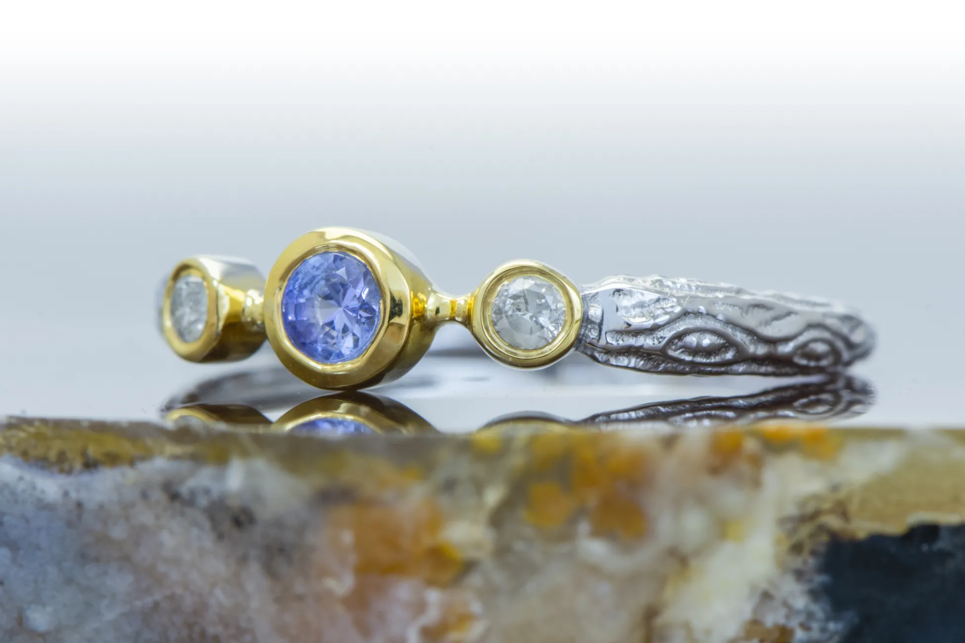 Ring mit Tansanit und Diamanten