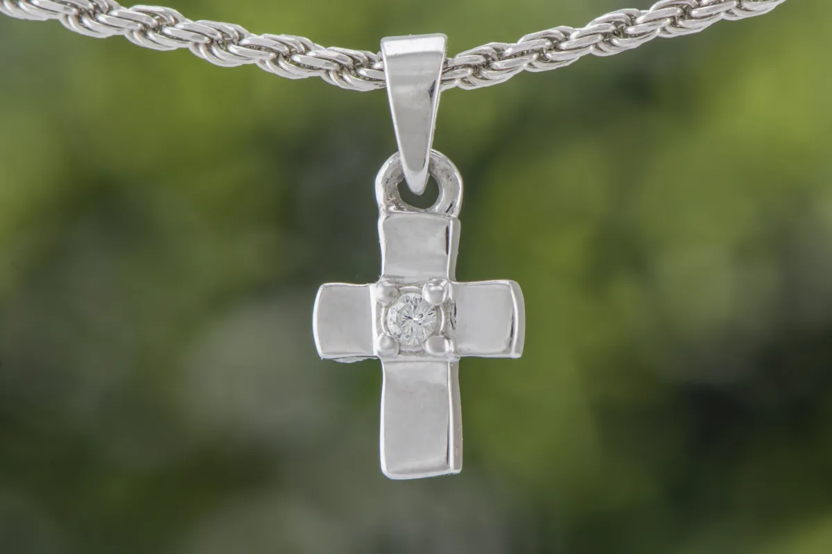 Kreuz mit Diamant