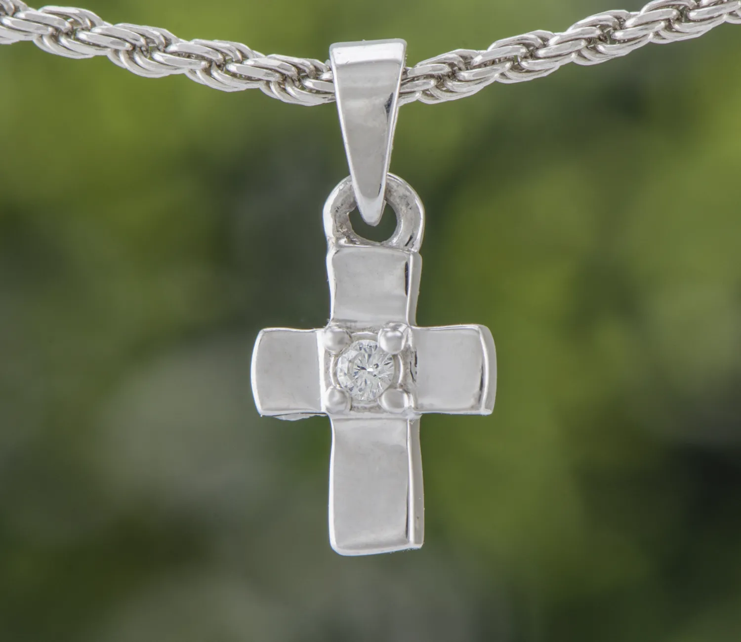 Kreuz mit Diamant