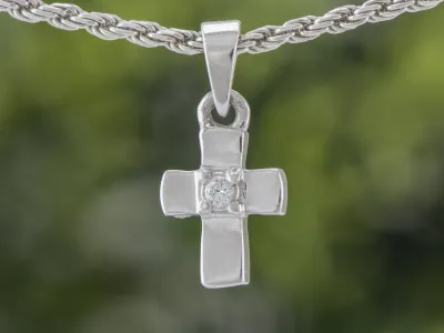 Kreuz mit Diamant