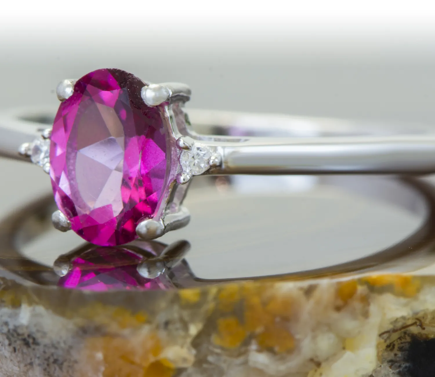 Ring mit Rosa Topas