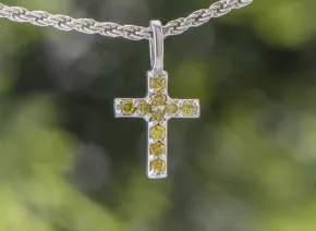 Kreuz mit Gelben Diamanten