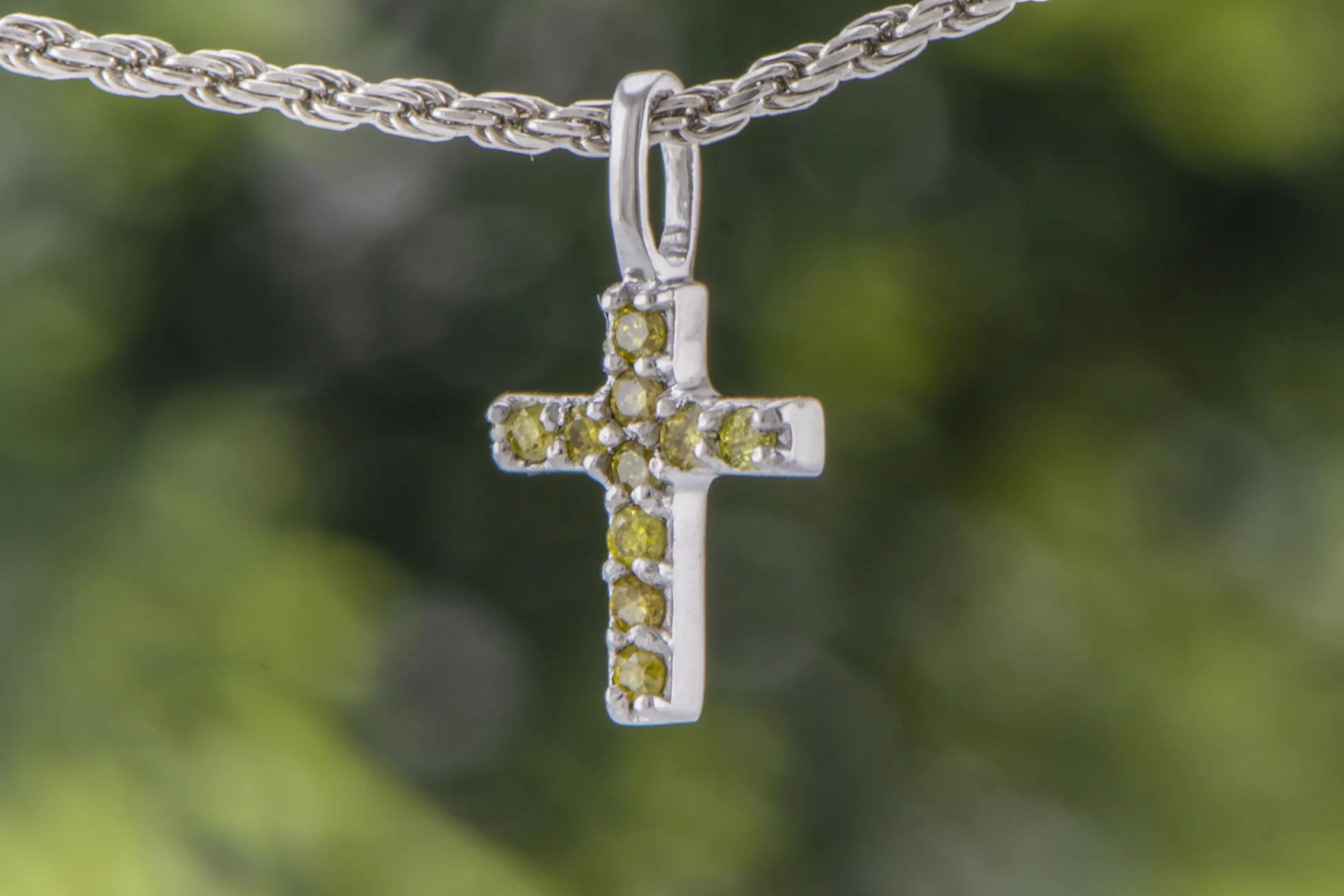 Kreuz mit Gelben Diamanten