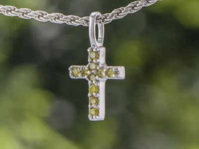 Kreuz mit Gelben Diamanten