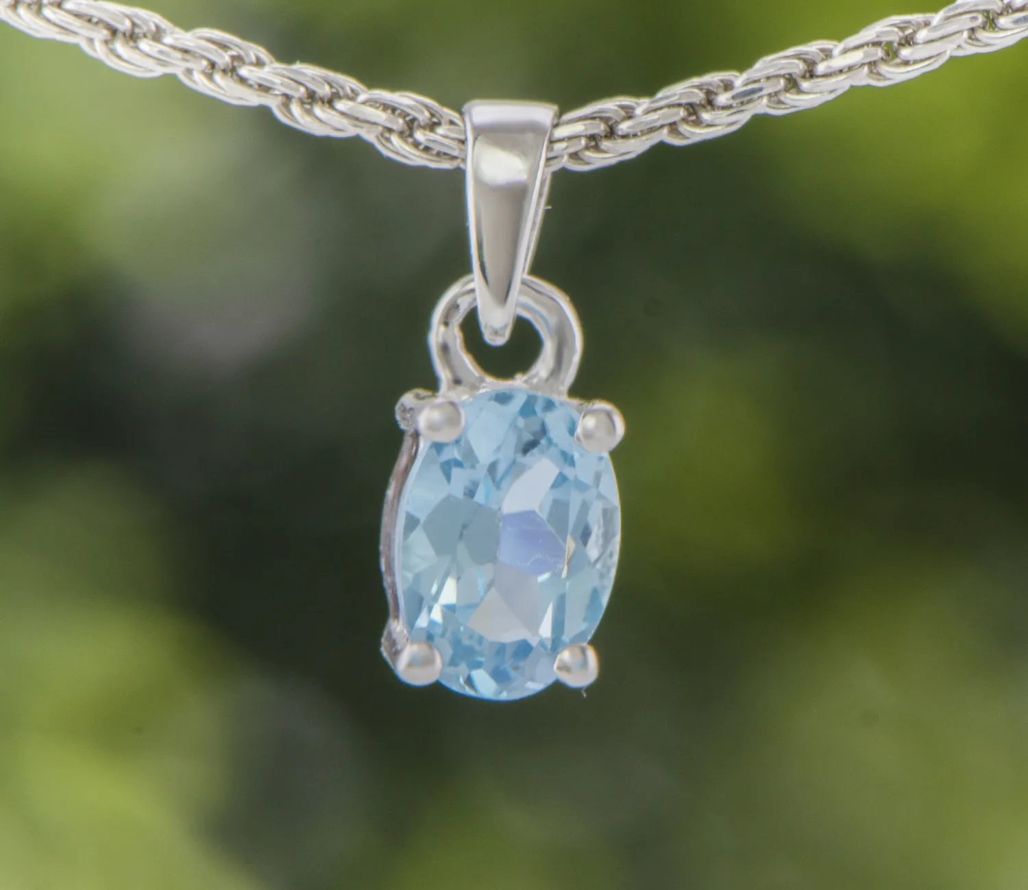 Silberanhänger mit Blauem Topas
