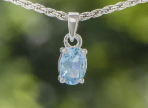 Silberanhänger mit Blauem Topas