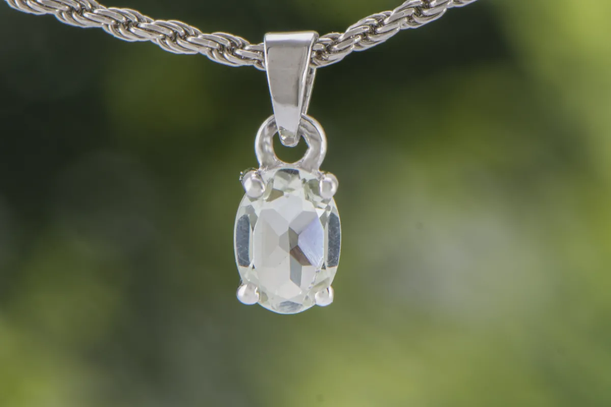 Anhänger mit grünem Amethyst