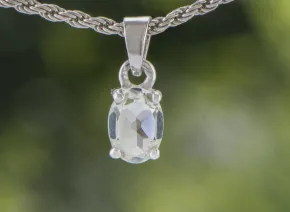 Anhänger mit grünem Amethyst