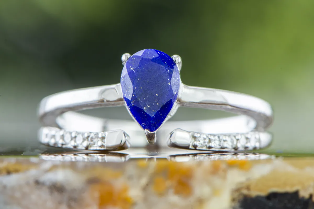Ring mit Lapislazuli