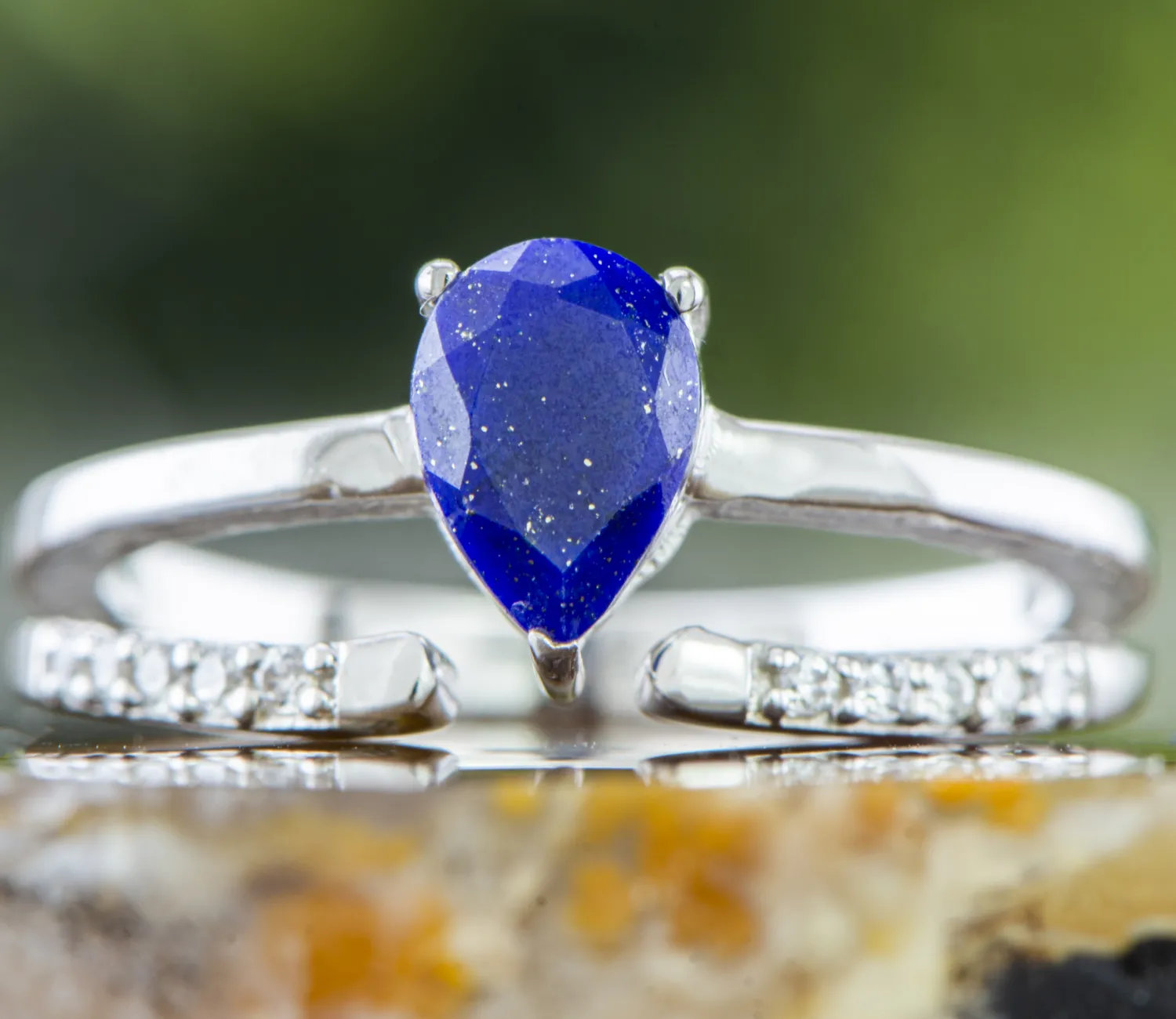Ring mit Lapislazuli