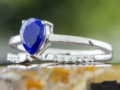 Ring mit Lapislazuli