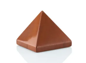 Pyramide aus rotem Jaspis