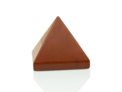 Pyramide aus rotem Jaspis