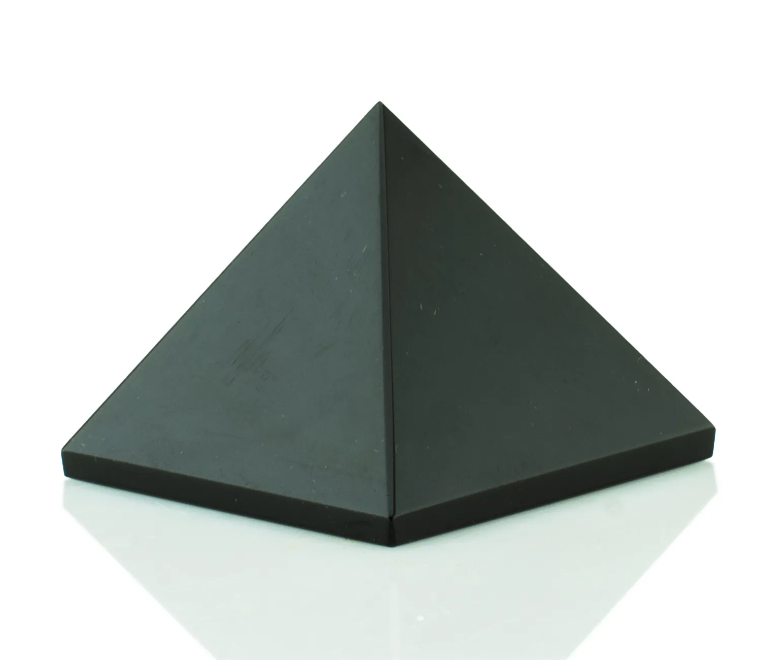 Pyramide aus schwarzem Obsidian