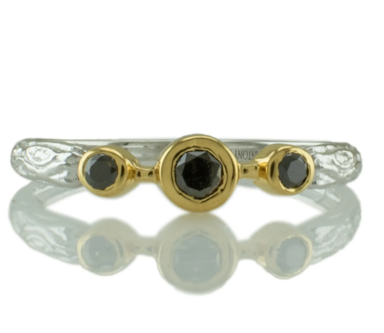 Ring mit Schwarzem Diamant