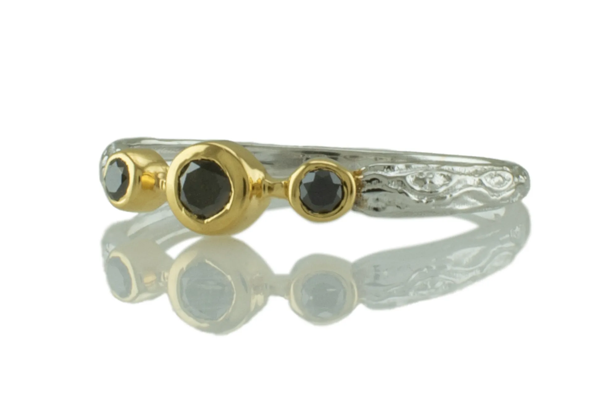 Ring mit Schwarzem Diamant