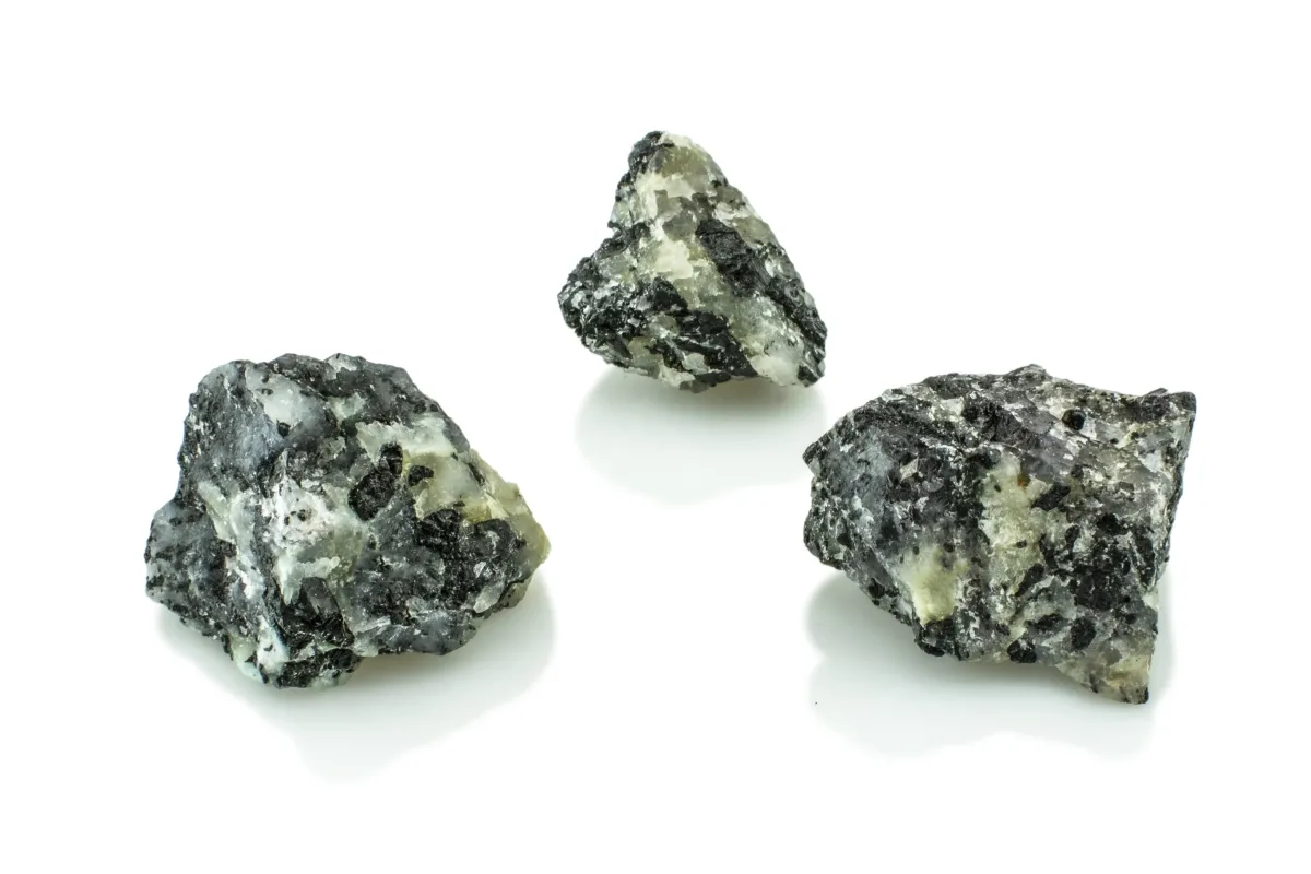 Schwarzer Turmalin in Quarz