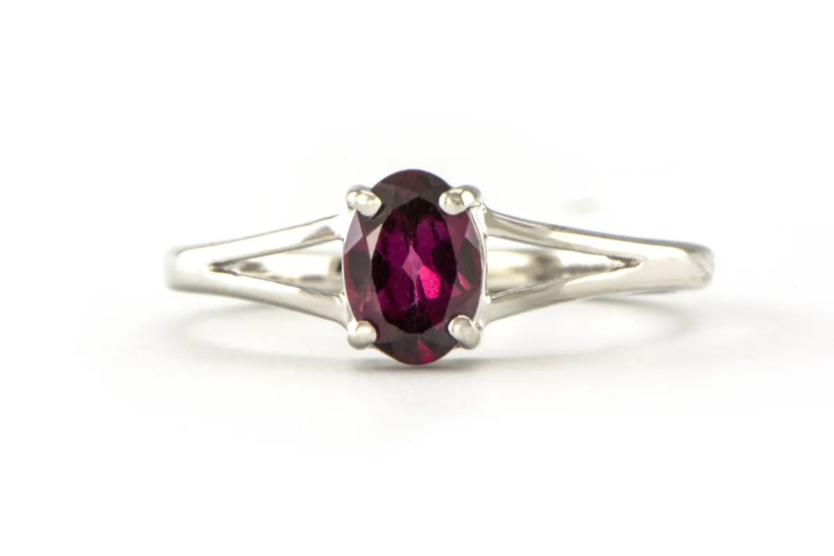 Ring mit Rhodolith